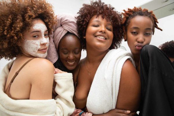 Femme afro preneurs: soutien||